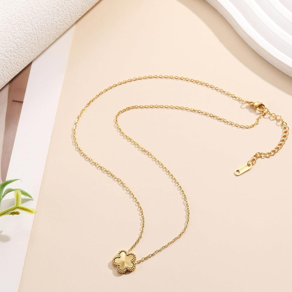 18K Gold Plated Clover Necklace for Women, Four Leaf Flower Lucky 4 Leaf Necklace Pendant Dainty Jewelry Gift for Women