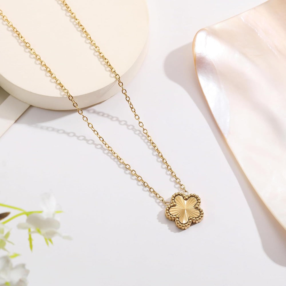 18K Gold Plated Clover Necklace for Women, Four Leaf Flower Lucky 4 Leaf Necklace Pendant Dainty Jewelry Gift for Women