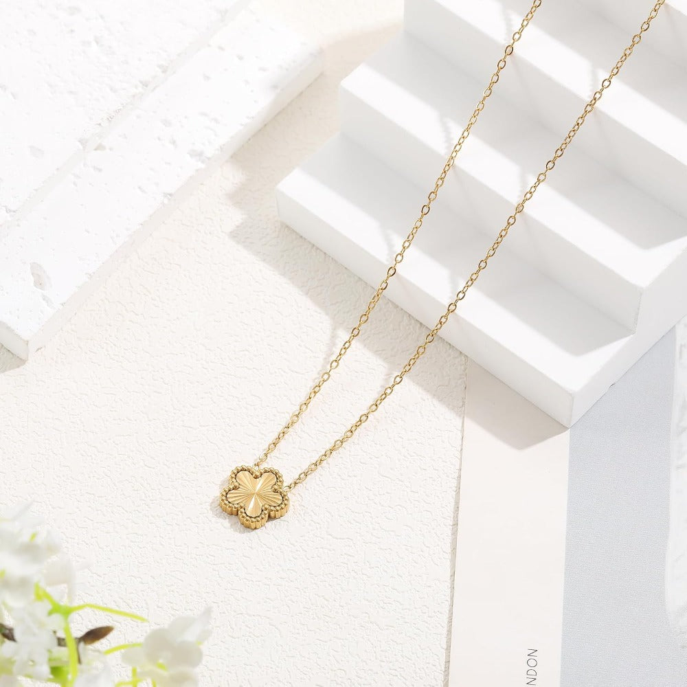 18K Gold Plated Clover Necklace for Women, Four Leaf Flower Lucky 4 Leaf Necklace Pendant Dainty Jewelry Gift for Women